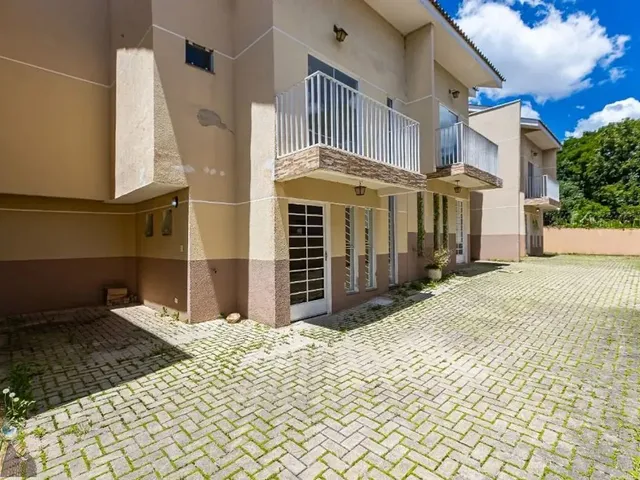 Sobrado 3 quartos e 3 banheiros, para alugar, no bairro Barreirinha em Curitiba
