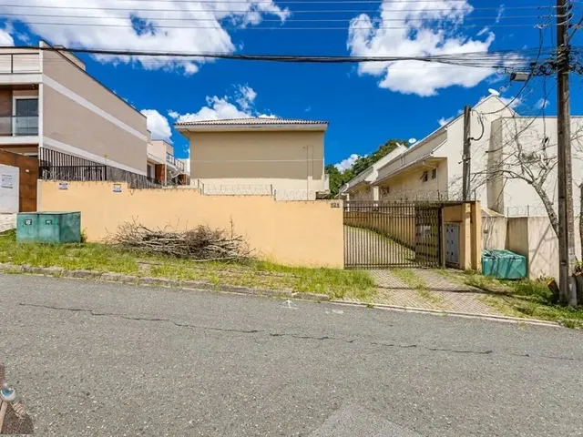 Sobrado 3 quartos e 3 banheiros, para alugar, no bairro Barreirinha em Curitiba
