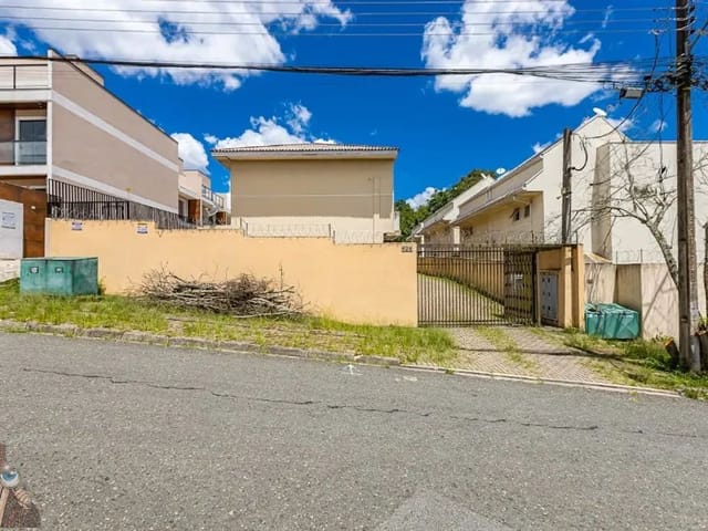 Sobrado 3 quartos e 3 banheiros, para alugar, no bairro Cachoeira em Curitiba