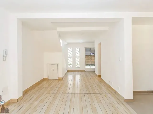 Sobrado 3 quartos e 3 banheiros, para alugar, no bairro Cachoeira em Curitiba