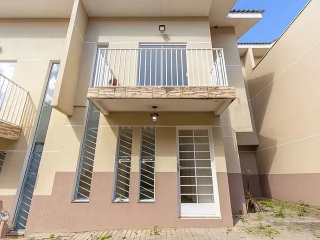 Sobrado com 100m² 3 quartos e 2 banheiros, para alugar, no bairro Barreirinha em Curitiba