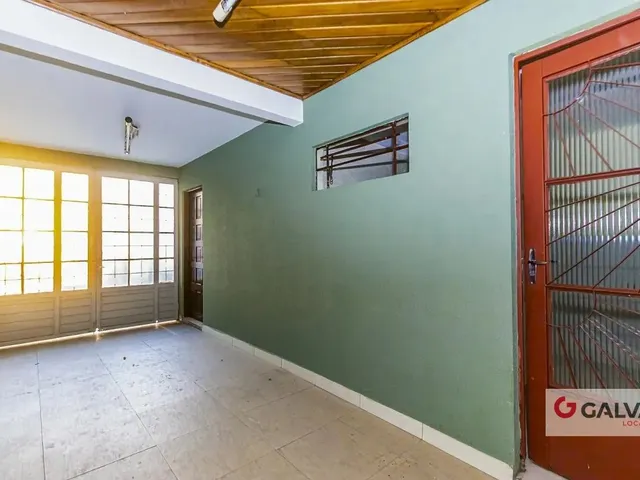 Sobrado 4 quartos e 2 banheiros, para alugar, no bairro Capão da Imbuia em Curitiba