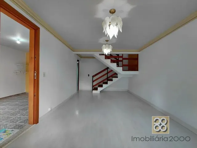 Sobrado 3 quartos e 1 banheiro, para alugar, no bairro Santa Felicidade em Curitiba