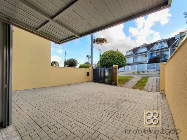 Sobrado 3 quartos e 1 banheiro, para alugar, no bairro Santa Felicidade em Curitiba