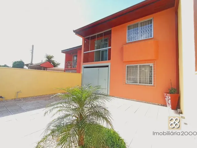 Sobrado 3 quartos e 3 banheiros, para alugar, no bairro Santa Felicidade em Curitiba