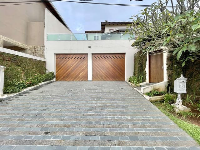 Sobrado com 478m² 4 quartos e 5 banheiros, à venda, no bairro Terras do Madeira em Carapicuíba
