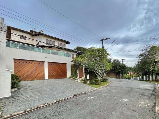 Sobrado com 478m² 4 quartos e 5 banheiros, à venda, no bairro Terras do Madeira em Carapicuíba