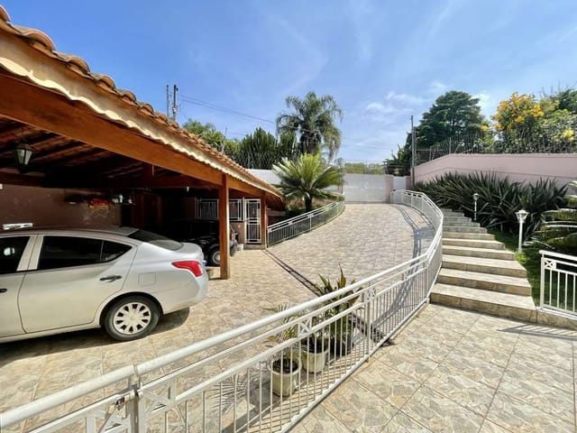 Sobrado com 947m² 3 quartos e 5 banheiros, à venda, no bairro Chácara das Paineiras em Carapicuíba