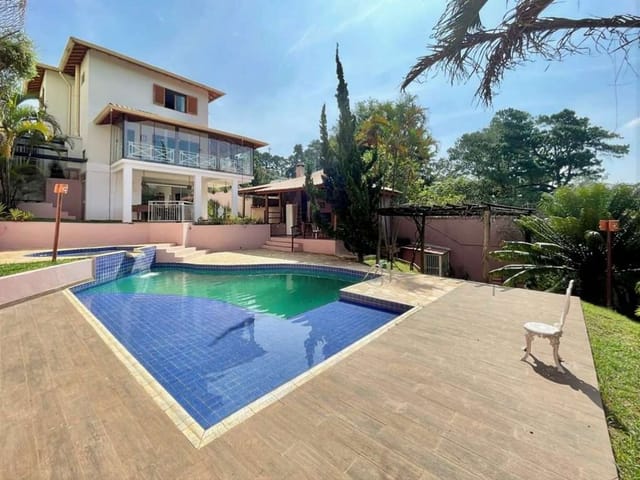 Sobrado com 947m² 3 quartos e 5 banheiros, à venda, no bairro Chácara das Paineiras em Carapicuíba