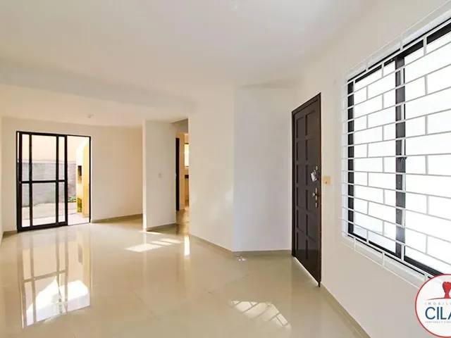 Sobrado 3 quartos e 1 banheiro, para alugar, no bairro Mossunguê em Curitiba