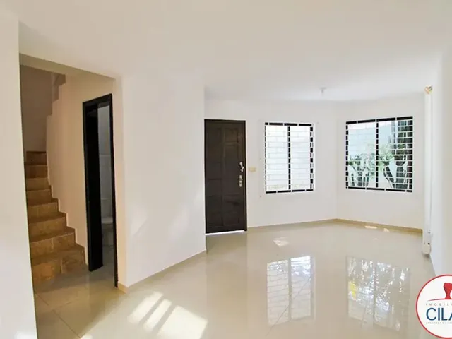 Sobrado 3 quartos e 1 banheiro, para alugar, no bairro Mossunguê em Curitiba