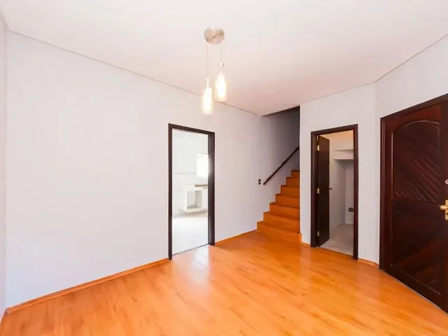 Sobrado com 138m² 3 quartos e 2 banheiros, para alugar, no bairro Santa Felicidade em Curitiba