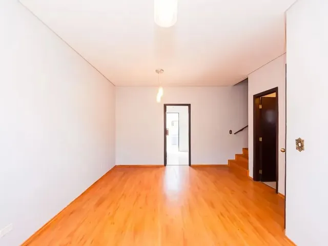 Sobrado com 138m² 3 quartos e 2 banheiros, para alugar, no bairro Santa Felicidade em Curitiba