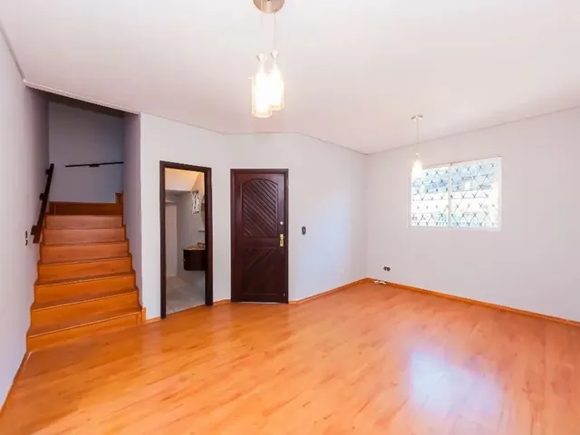 Sobrado com 138m² 3 quartos e 2 banheiros, para alugar, no bairro Santa Felicidade em Curitiba