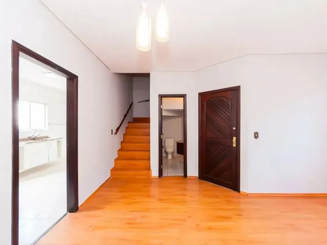 Sobrado com 138m² 3 quartos e 2 banheiros, para alugar, no bairro Santa Felicidade em Curitiba