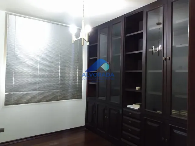 Sobrado com 1090m² 5 quartos e 2 banheiros, à venda, no bairro Jardim Apolo em São José dos Campos
