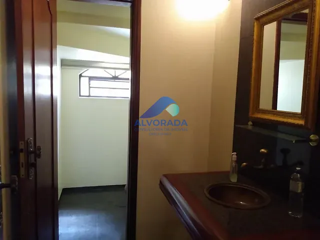 Sobrado com 1090m² 5 quartos e 2 banheiros, à venda, no bairro Jardim Apolo em São José dos Campos