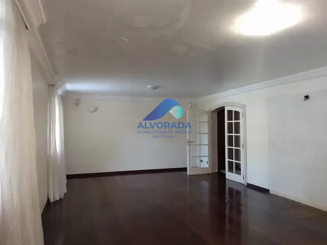 Sobrado com 1090m² 5 quartos e 2 banheiros, à venda, no bairro Jardim Apolo em São José dos Campos