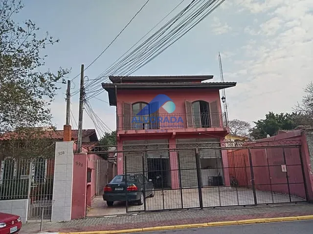 Sobrado com 300m² 3 quartos e 2 banheiros, à venda, no bairro Jardim Augusta em São José dos Campos