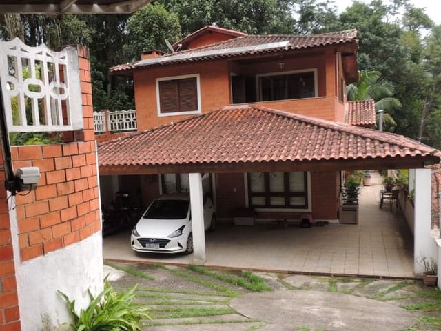 Sobrado com 565m² 4 quartos e 2 banheiros, à venda, no bairro Granja Carneiro Viana em Cotia