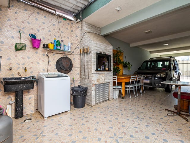 Sobrado com 220m² 3 quartos e 3 banheiros, à venda, no bairro Sítio Cercado em Curitiba