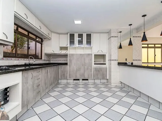 Sobrado com 210m² 3 quartos e 3 banheiros, para alugar, no bairro Boa Vista em Curitiba