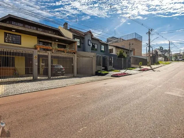 Sobrado com 210m² 3 quartos e 3 banheiros, para alugar, no bairro Boa Vista em Curitiba