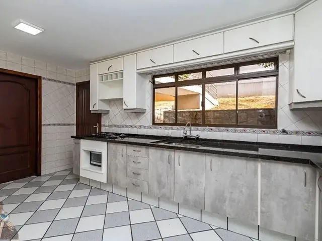 Sobrado com 210m² 3 quartos e 3 banheiros, para alugar, no bairro Boa Vista em Curitiba