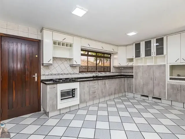 Sobrado com 210m² 3 quartos e 3 banheiros, para alugar, no bairro Boa Vista em Curitiba