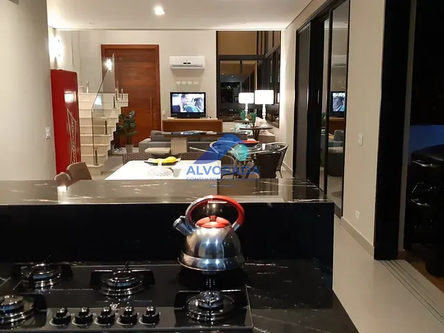 Sobrado com 610m² 4 quartos e 1 banheiro, à venda, no bairro Condomínio Recanto da Lagoinha em Ubatuba