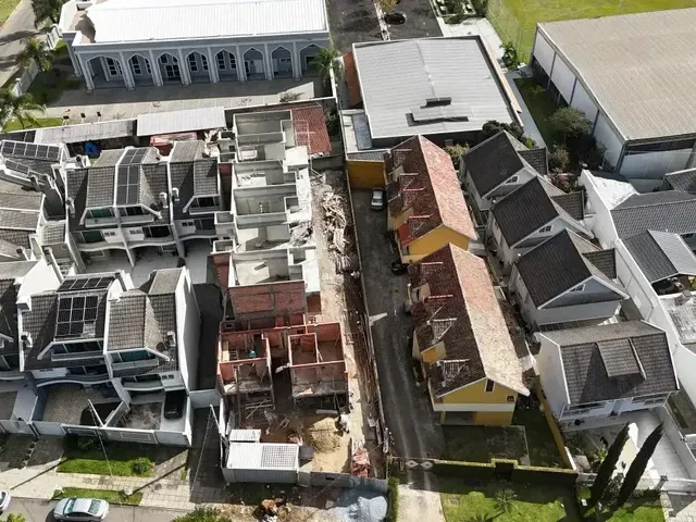Sobrado com 77m² 3 quartos e 2 banheiros, à venda, no bairro Santa Felicidade em Curitiba