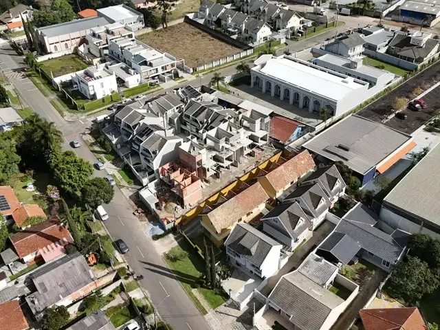 Sobrado com 77m² 3 quartos e 2 banheiros, à venda, no bairro Santa Felicidade em Curitiba