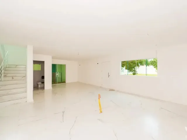 Sobrado com 480m² 4 quartos e 2 banheiros, à venda, no bairro Santa Felicidade em Curitiba