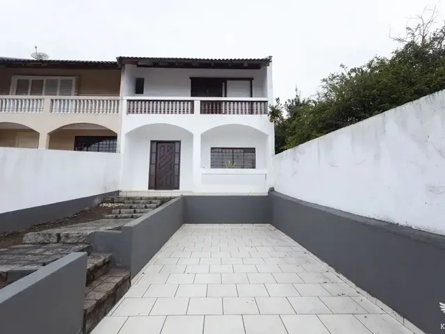 Sobrado 3 quartos e 2 banheiros, para alugar, no bairro São Braz em Curitiba