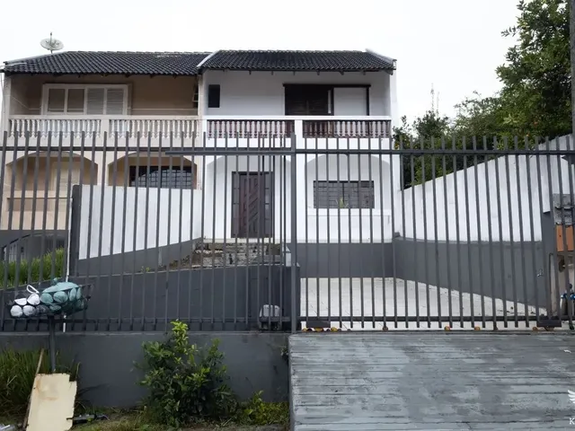 Sobrado 3 quartos e 2 banheiros, para alugar, no bairro São Braz em Curitiba
