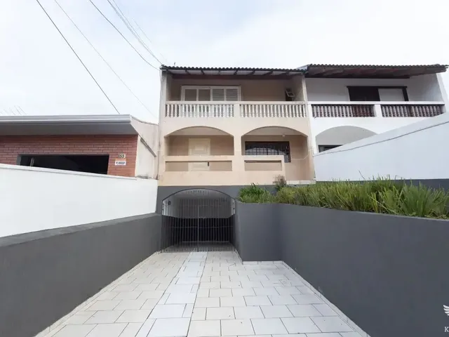 Sobrado 3 quartos e 2 banheiros, para alugar, no bairro São Braz em Curitiba