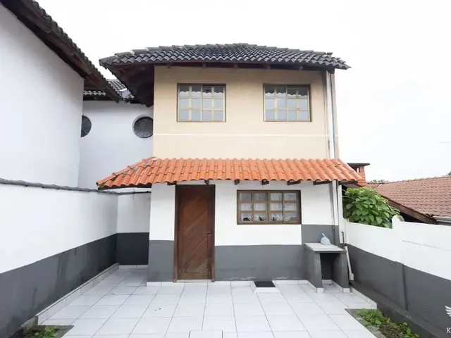 Sobrado 3 quartos e 2 banheiros, para alugar, no bairro São Braz em Curitiba