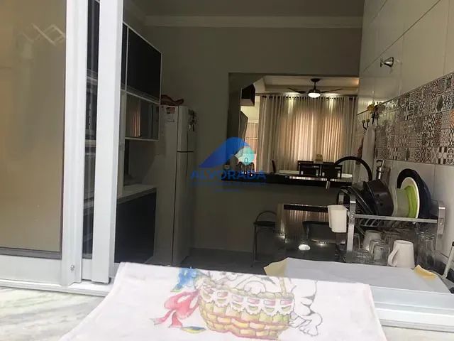 Sobrado 2 quartos e 3 banheiros, à venda, no bairro Massaguaçu em Caraguatatuba