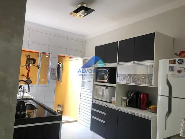 Sobrado com 150m² 2 quartos e 2 banheiros, à venda, no bairro Massaguaçu em Microrregião de Caraguatatuba