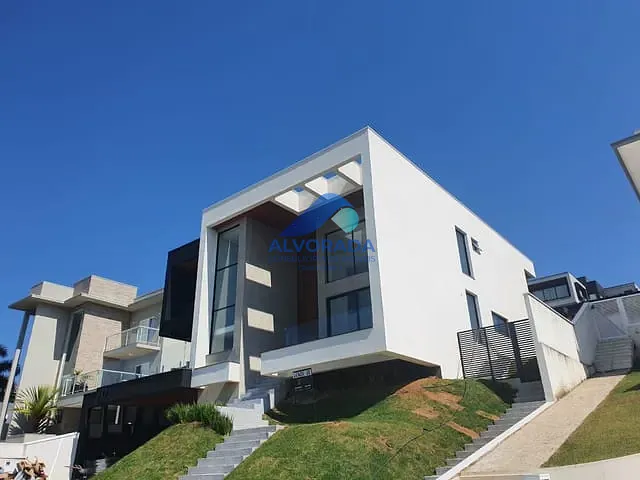 Sobrado com 900m² 4 quartos e 5 banheiros, à venda, no bairro Condomínio Reserva do Paratehy em São José dos Campos
