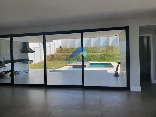 Sobrado com 900m² 4 quartos e 5 banheiros, à venda, no bairro Condomínio Reserva do Paratehy em São José dos Campos
