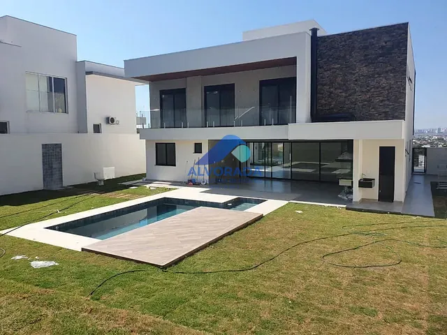 Sobrado com 900m² 4 quartos e 5 banheiros, à venda, no bairro Condomínio Reserva do Paratehy em São José dos Campos