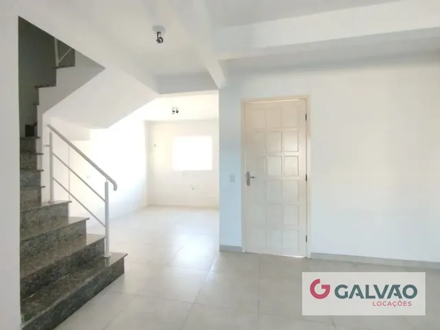 Sobrado 3 quartos e 1 banheiro, para alugar, no bairro Uberaba em Curitiba