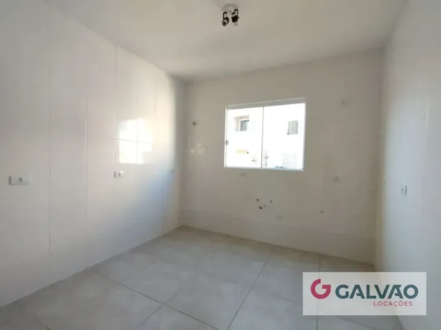 Sobrado 3 quartos e 1 banheiro, para alugar, no bairro Uberaba em Curitiba