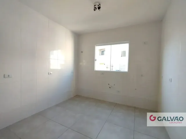 Sobrado 3 quartos e 1 banheiro, para alugar, no bairro Uberaba em Curitiba