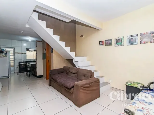 Sobrado 2 quartos e 2 banheiros, à venda, no bairro Sítio Cercado em Curitiba