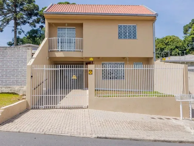 Sobrado 3 quartos e 2 banheiros, para alugar, no bairro Orleans em Curitiba