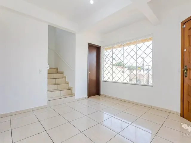 Sobrado 3 quartos e 2 banheiros, para alugar, no bairro Orleans em Curitiba