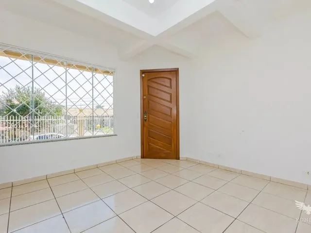 Sobrado 3 quartos e 2 banheiros, para alugar, no bairro Orleans em Curitiba