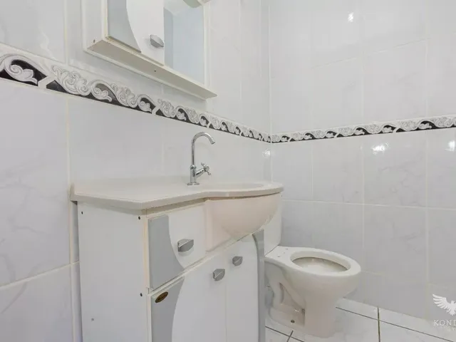 Sobrado 3 quartos e 2 banheiros, para alugar, no bairro Orleans em Curitiba